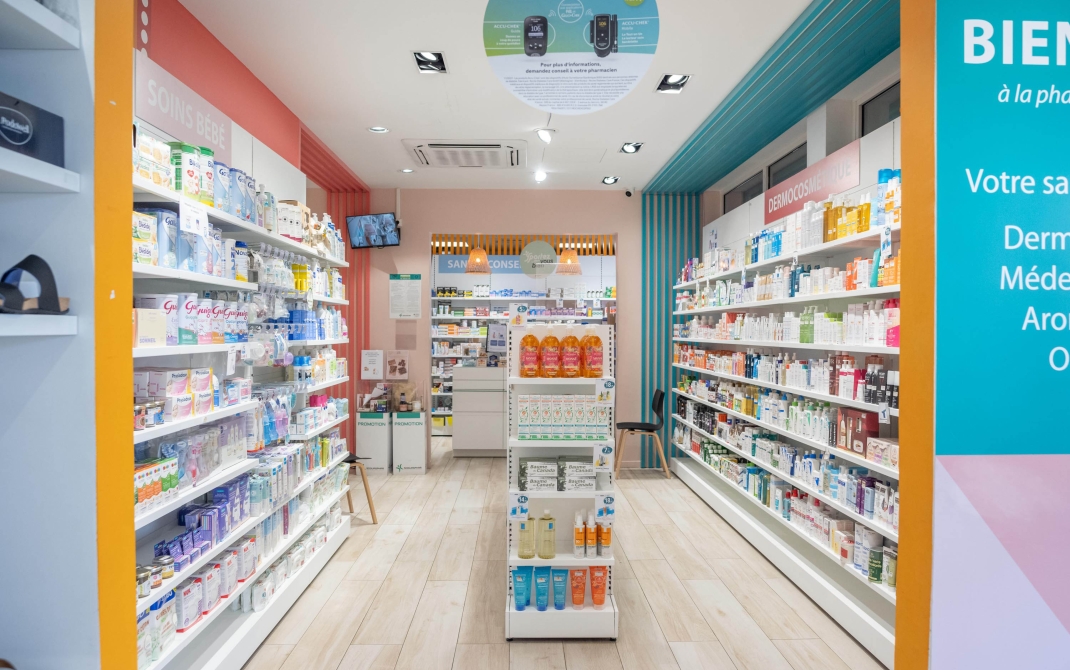 Aménagement design graphique petite pharmacie